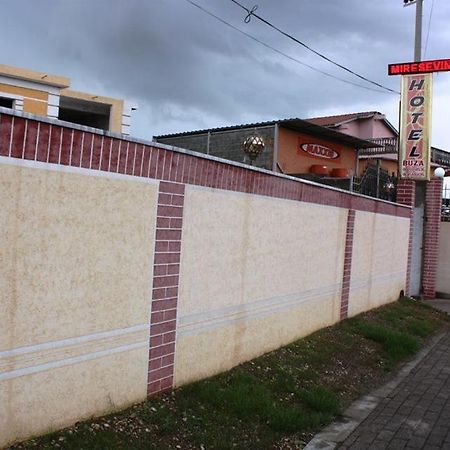 Hotel Buza New Shtoj Екстер'єр фото